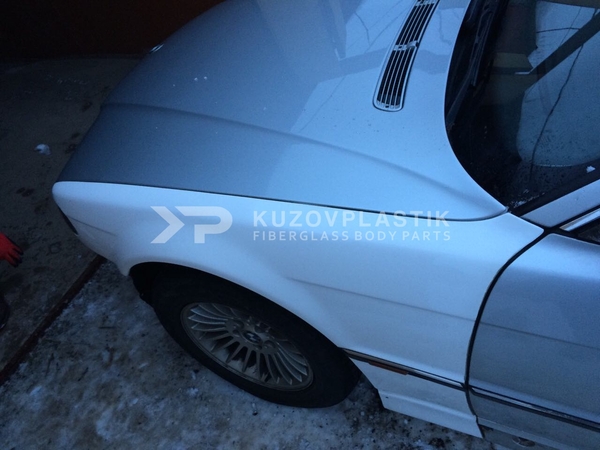 Крыло на BMW 7 E38 из стеклопластика. 2