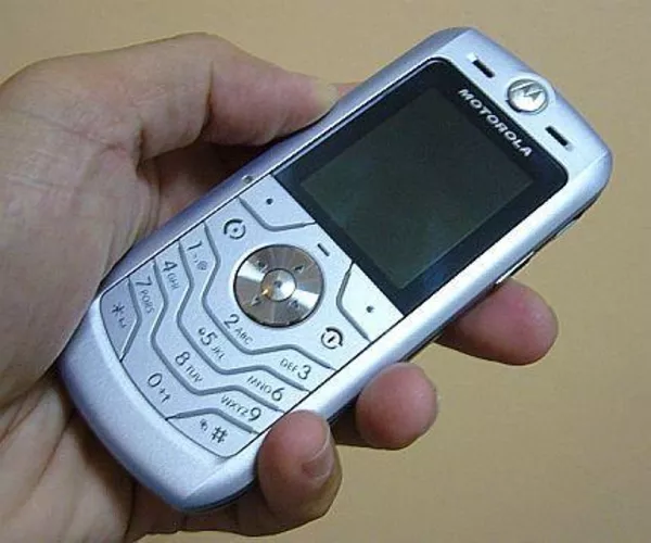Motorola L6,  фото-видео камера,  блютуз,  12 Мб памяти,  коробка,  докумен